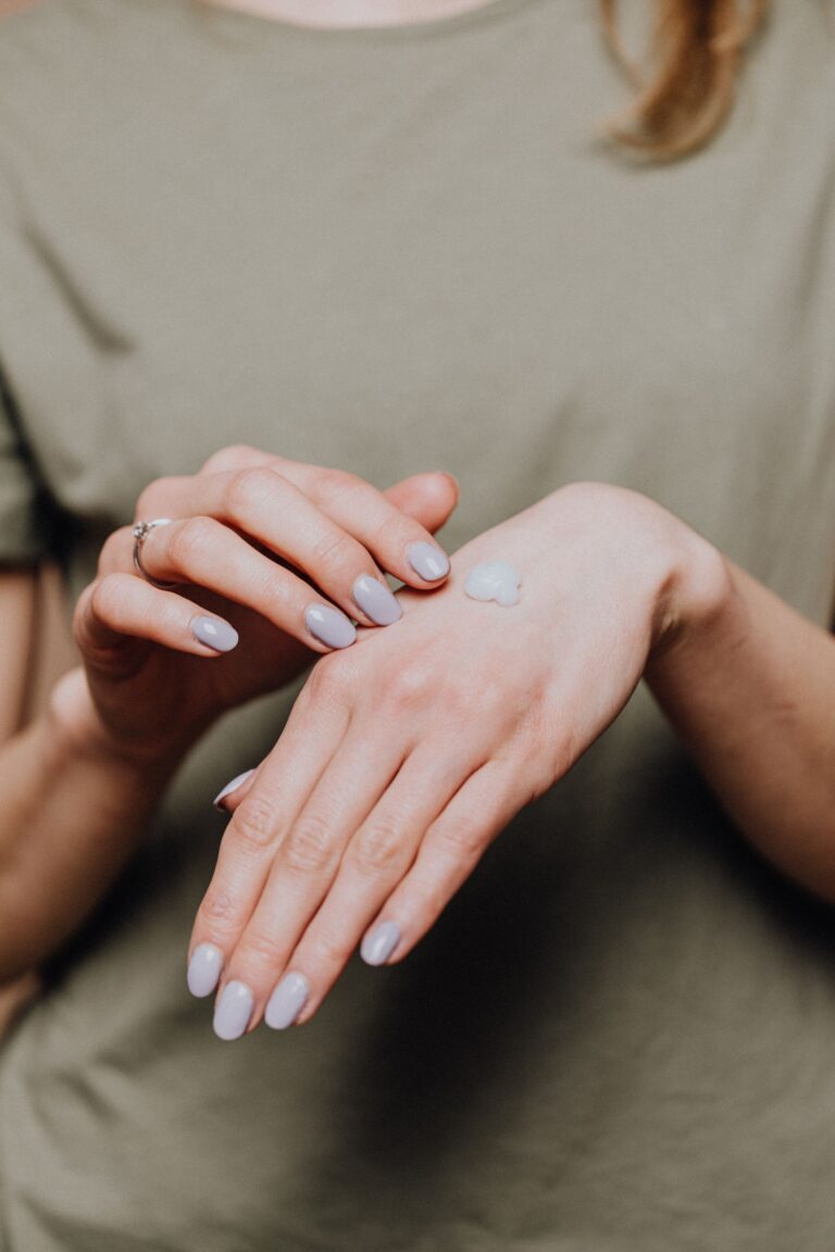 Ecru paznokcie – manicure