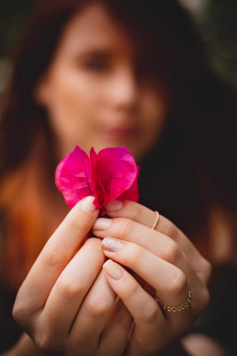 Paznokcie magenta – manicure