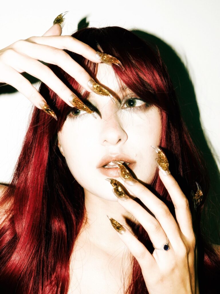 Miodowe paznokcie – manicure