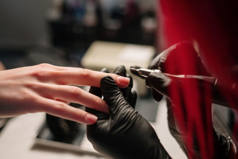 Stanowisko do manicure z frezarką i pochłaniaczem pyłu