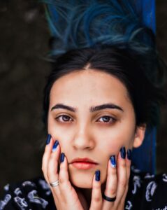 Borówkowe paznokcie – manicure