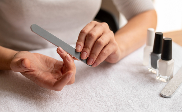 Akcesoria do&nbsp;domowego manicure – które warto mieć?