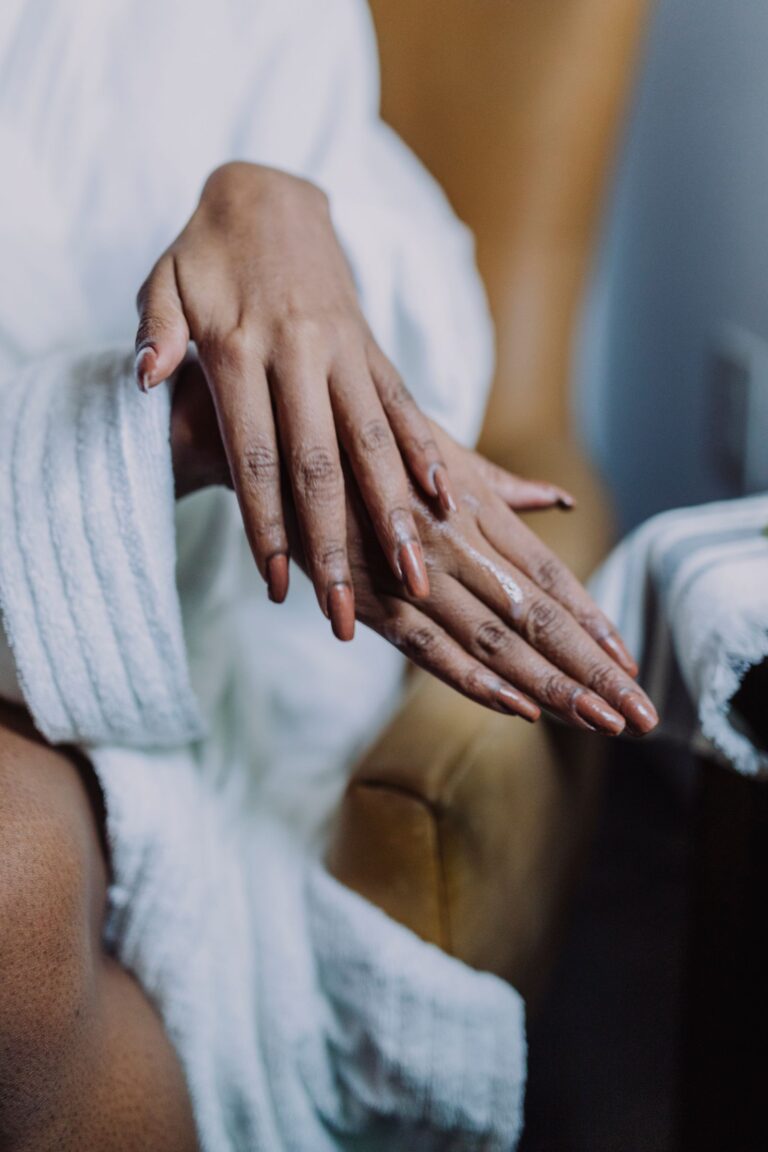 Kremowe paznokcie – manicure