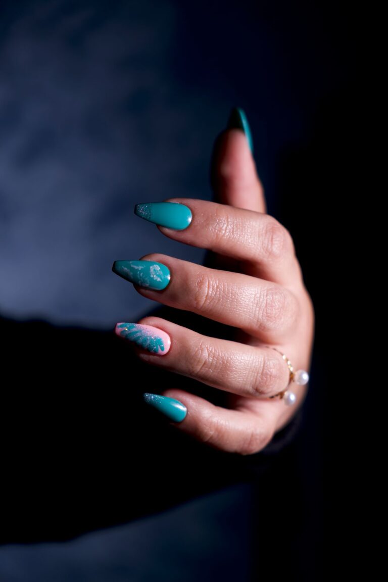 Morskie paznokcie – manicure