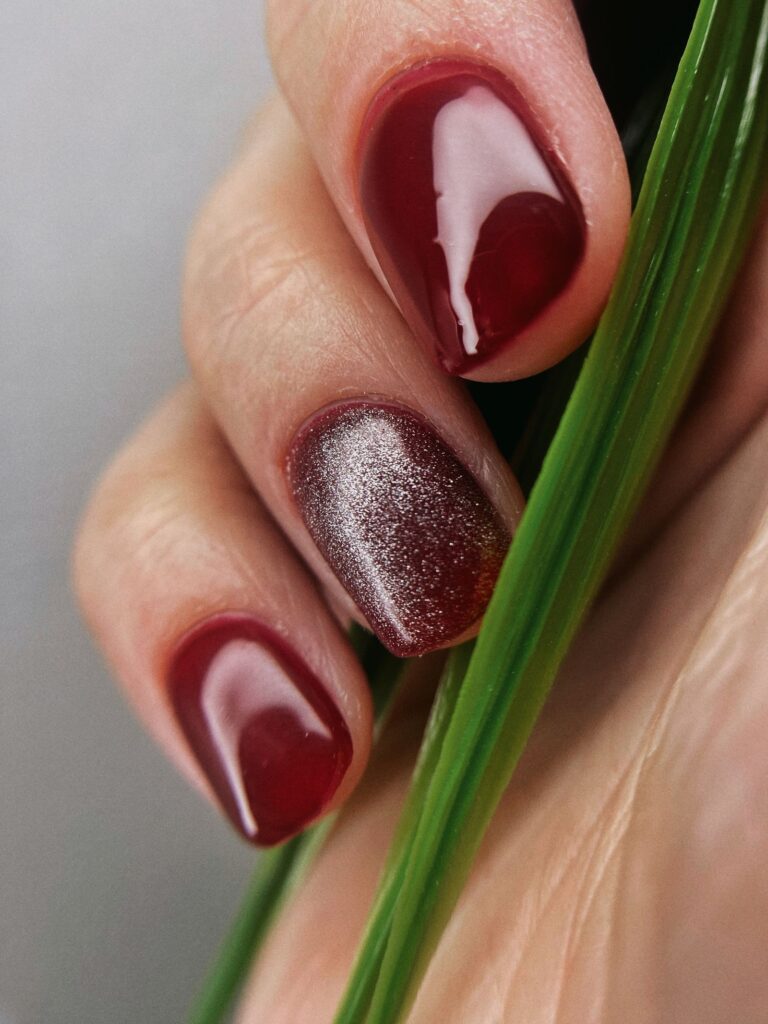 Rubinowe paznokcie – manicure