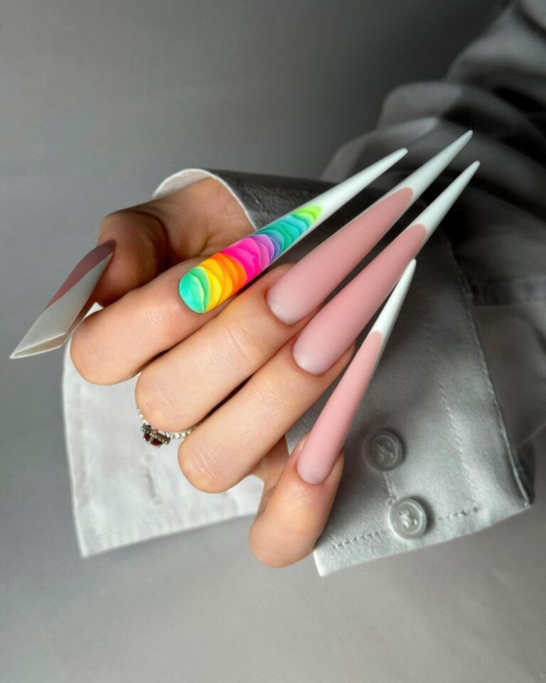 Tęczowe paznokcie – manicure